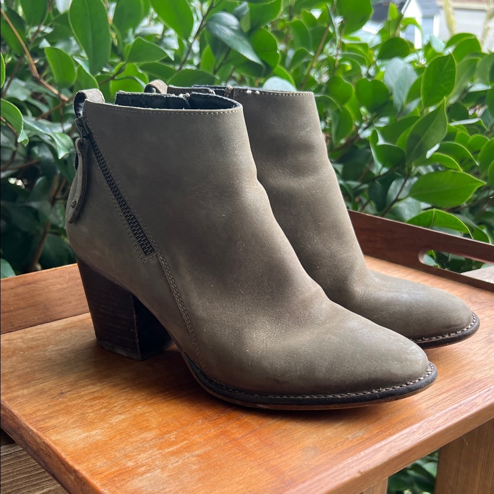 Blondo Women’s Waterproof Ankle Boots